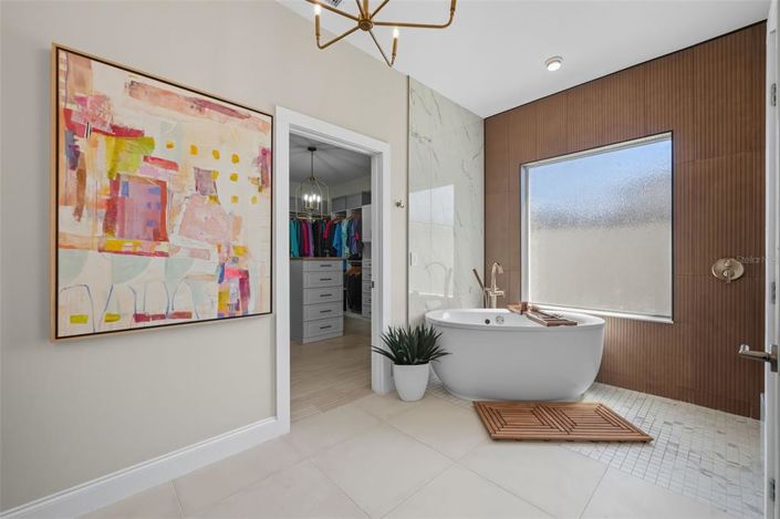 Image No.42-5 Bed House for sale