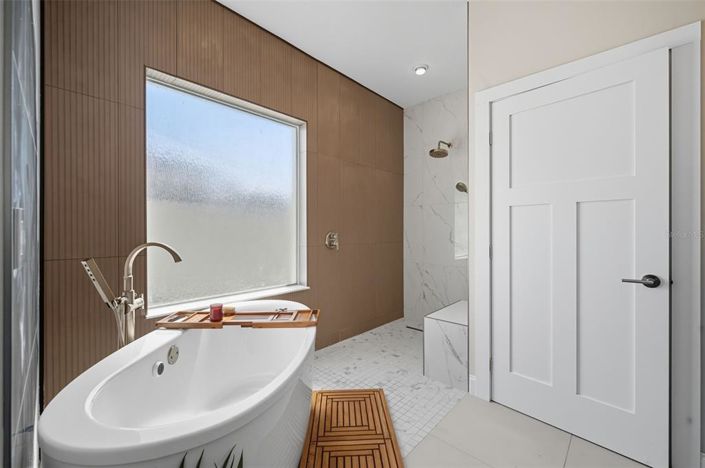 Image No.43-5 Bed House for sale