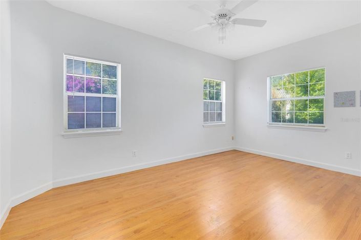 Image No.14-5 Bed House for sale