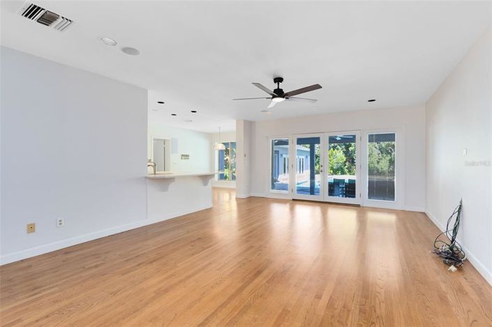 Image No.5-5 Bed House for sale