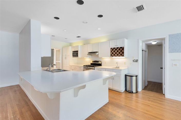 Image No.6-5 Bed House for sale