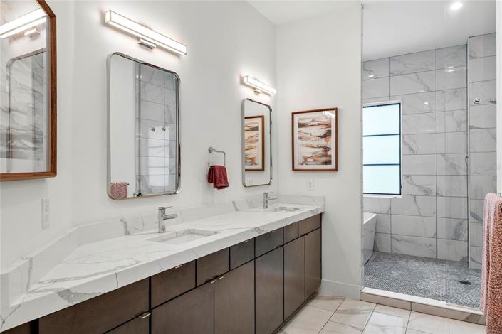 Image No.21-3 Bed Townhouse for sale