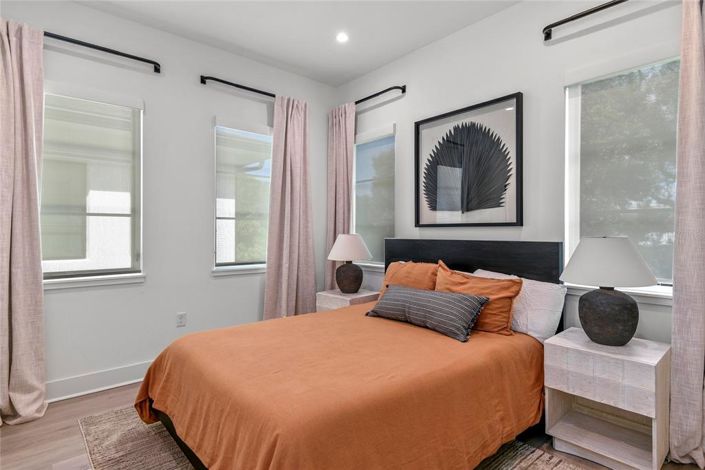 Image No.25-3 Bed Townhouse for sale