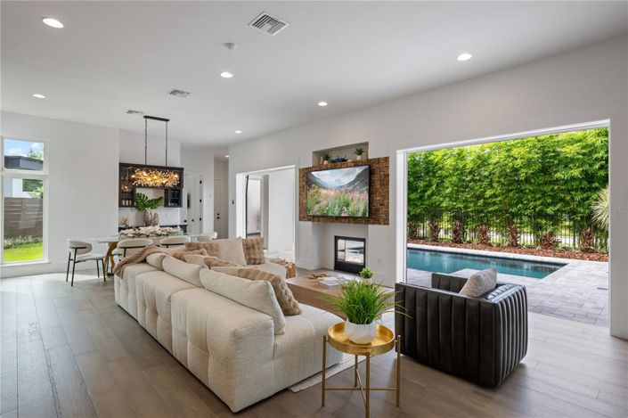 Image No.11-5 Bed House for sale