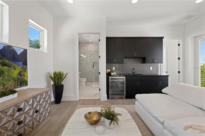 Image No.34-5 Bed House for sale