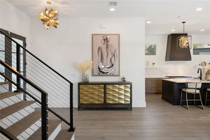 Image No.8-5 Bed House for sale