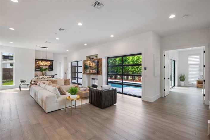 Image No.9-5 Bed House for sale