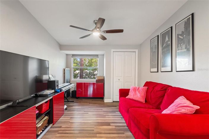 Image No.37-5 Bed House for sale