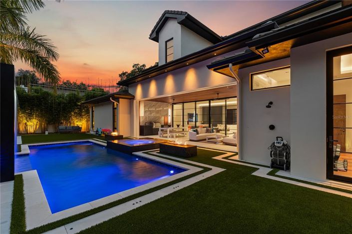 Image No.5-5 Bed House for sale