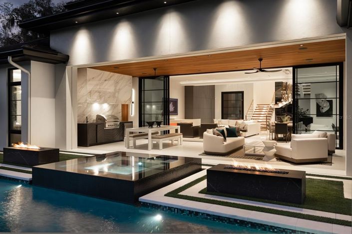 Image No.6-5 Bed House for sale