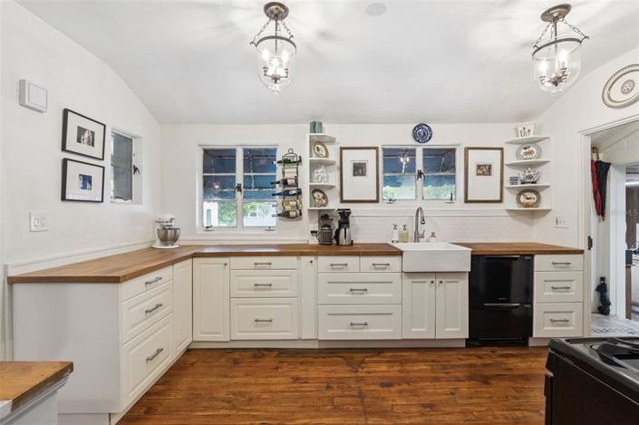 Image No.11-3 Bed House for sale