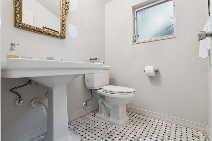 Image No.17-3 Bed House for sale