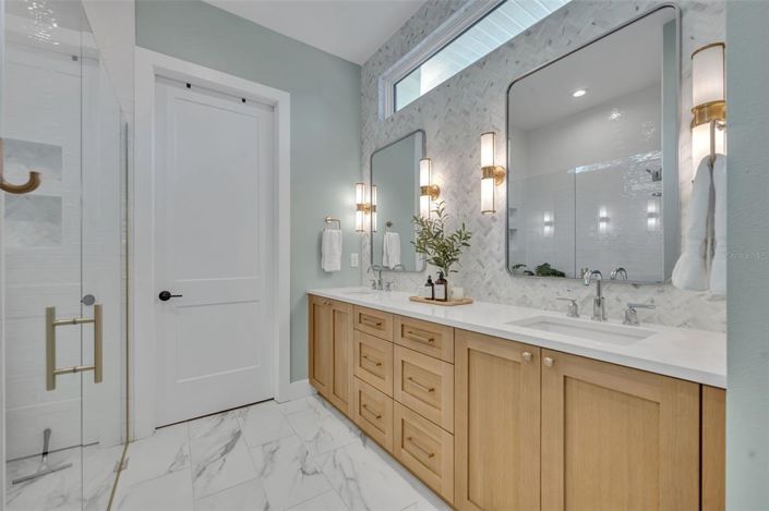 Image No.17-5 Bed House for sale