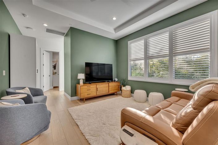 Image No.25-5 Bed House for sale