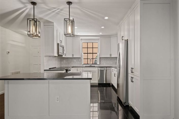 Image No.10-3 Bed Apartment for sale