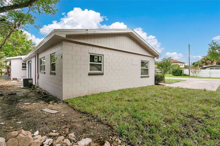 Image No.32-5 Bed House for sale