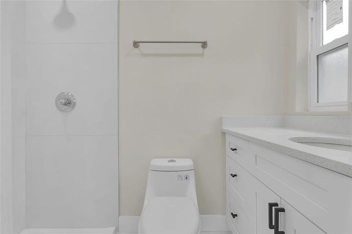 Image No.8-5 Bed House for sale