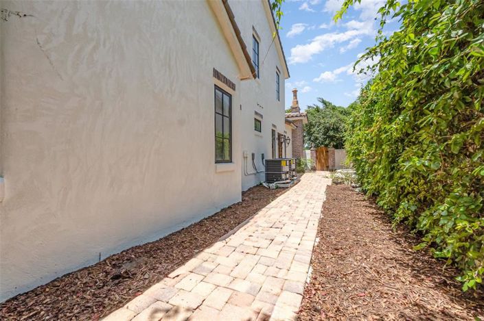 Image No.52-4 Bed House for sale