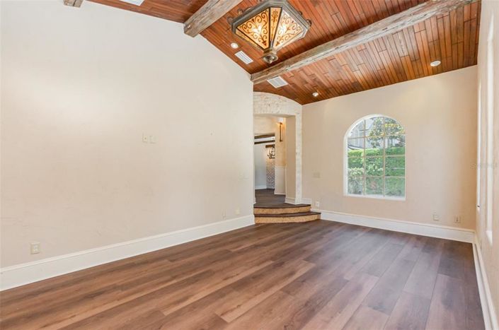 Image No.9-4 Bed House for sale