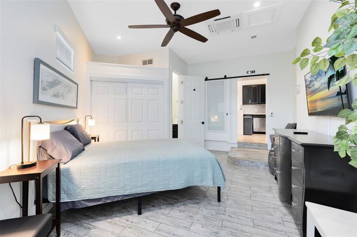 Image No.11-6 Bed House for sale