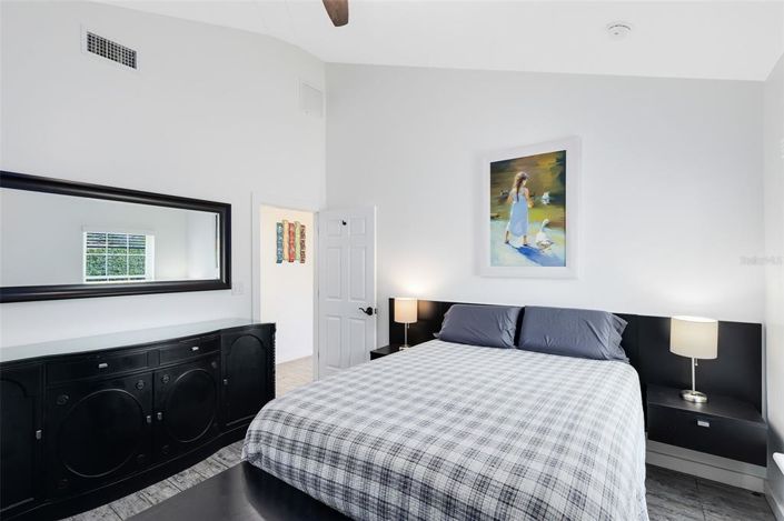 Image No.13-6 Bed House for sale