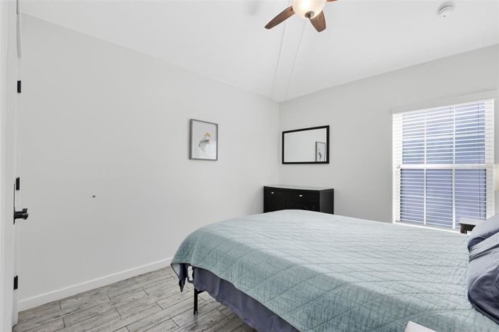 Image No.17-6 Bed House for sale