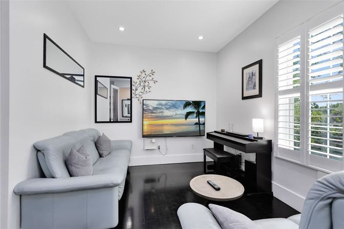 Image No.28-6 Bed House for sale