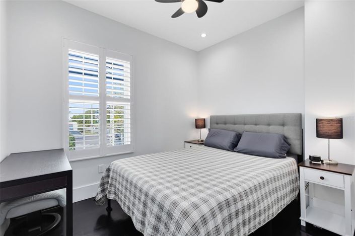 Image No.33-6 Bed House for sale