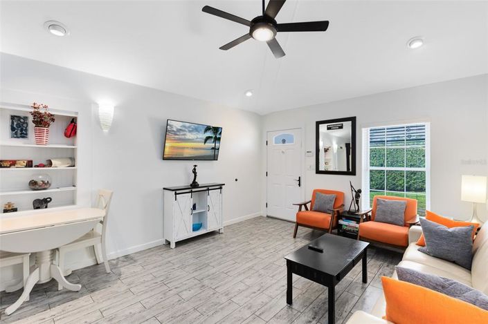 Image No.5-6 Bed House for sale