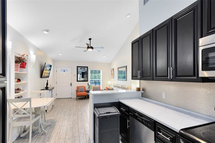 Image No.9-6 Bed House for sale