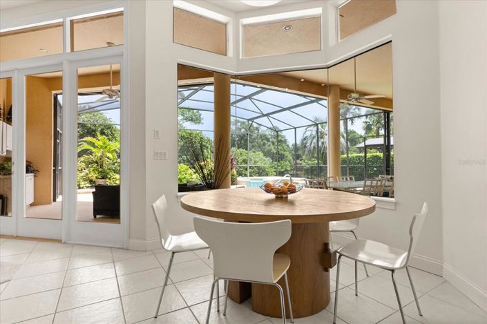 Image No.12-4 Bed House for sale