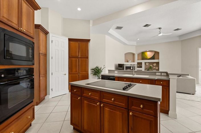 Image No.8-4 Bed House for sale