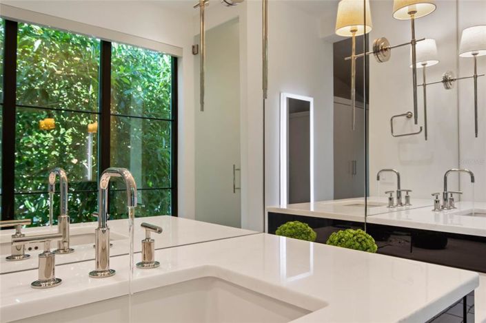 Image No.33-4 Bed House for sale