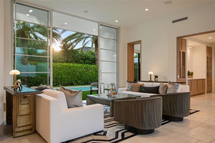 Image No.9-4 Bed House for sale