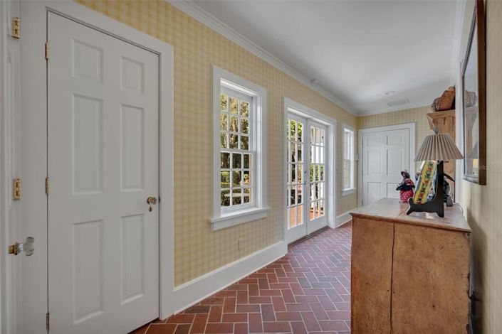 Image No.17-6 Bed House for sale