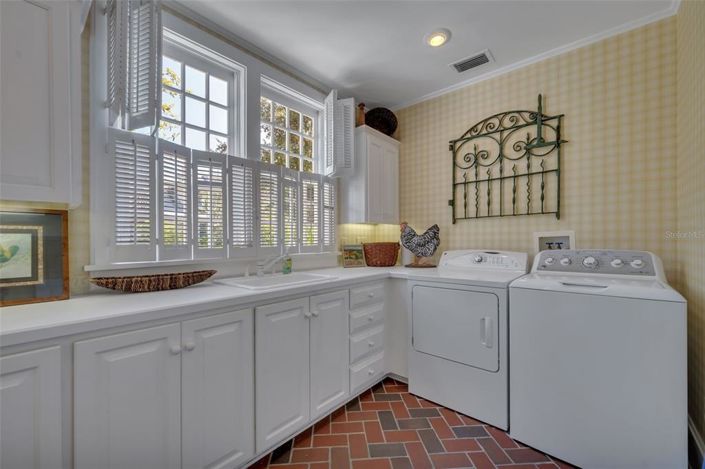 Image No.18-6 Bed House for sale