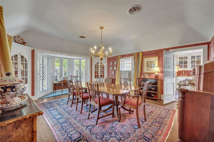 Image No.8-6 Bed House for sale