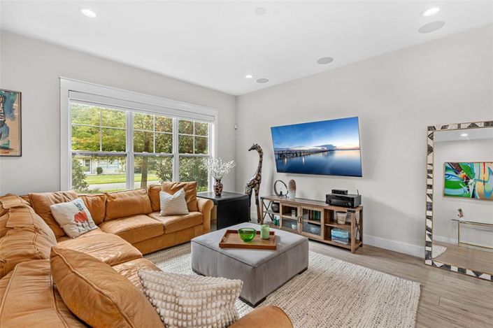 Image No.6-3 Bed Townhouse for sale