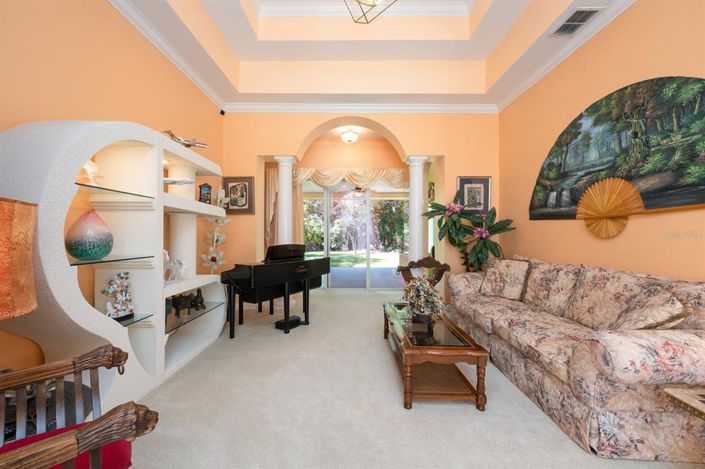 Image No.11-5 Bed House for sale