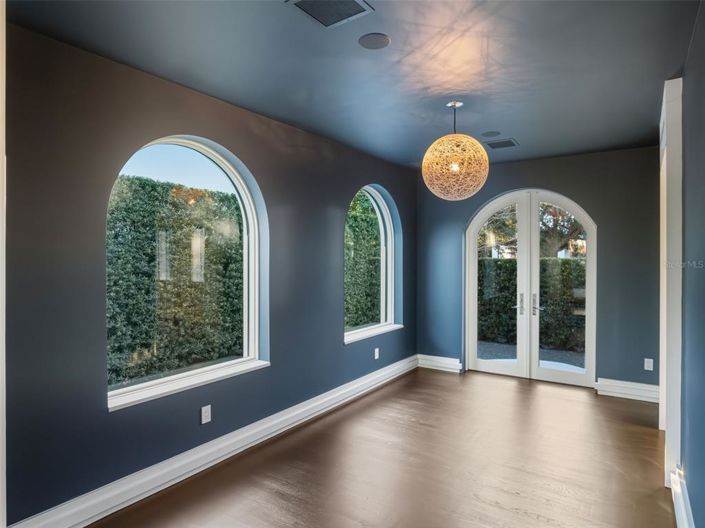 Image No.9-4 Bed House for sale