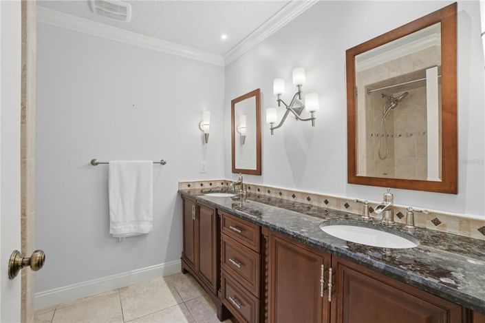 Image No.32-5 Bed House for sale