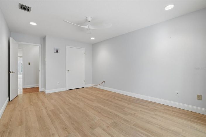 Image No.34-5 Bed House for sale