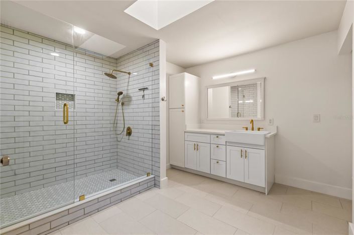 Image No.20-4 Bed House for sale