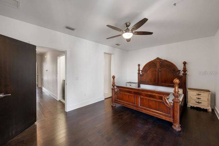 Image No.11-4 Bed Townhouse for sale