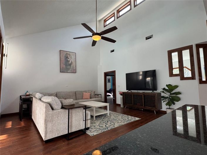 Image No.12-4 Bed House for sale