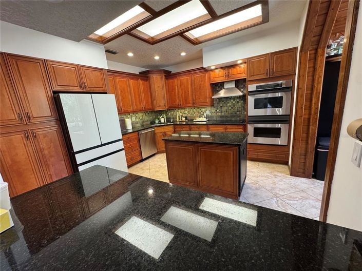 Image No.8-4 Bed House for sale