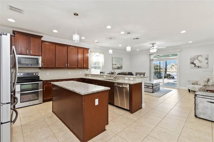 Image No.11-5 Bed House for sale