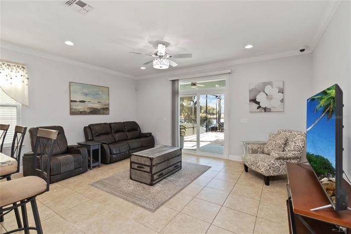 Image No.19-5 Bed House for sale