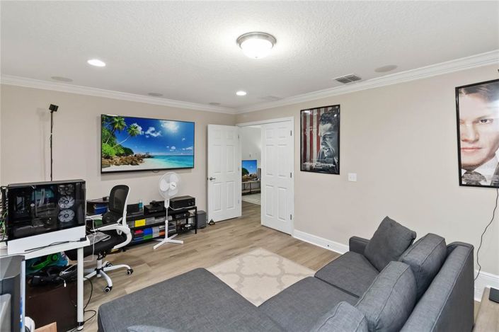 Image No.30-5 Bed House for sale