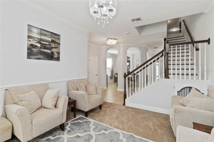 Image No.8-5 Bed House for sale